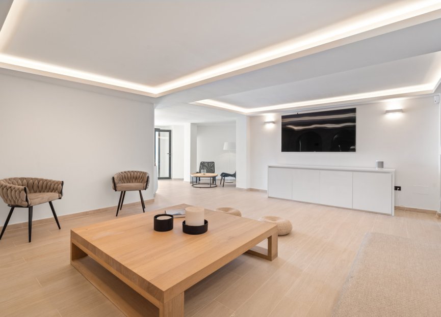 Resale - House - Detached Villa - Marbella - Nueva Andalucia