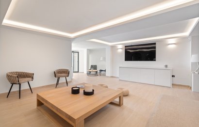 Resale - House - Detached Villa - Marbella - Nueva Andalucia