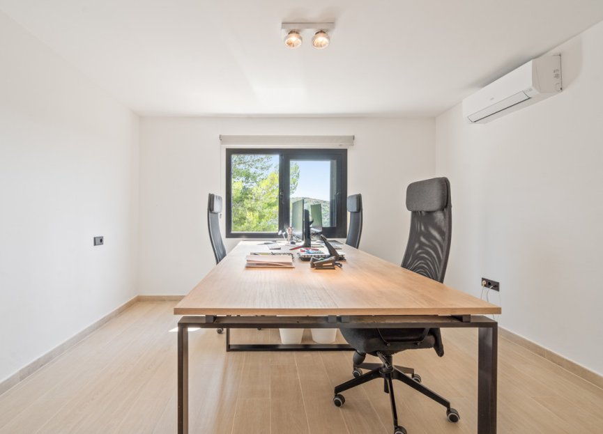 Resale - House - Detached Villa - Marbella - Nueva Andalucia