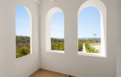 Resale - House - Detached Villa - Marbella - Nueva Andalucia