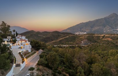 Resale - House - Detached Villa - Marbella - Nueva Andalucia