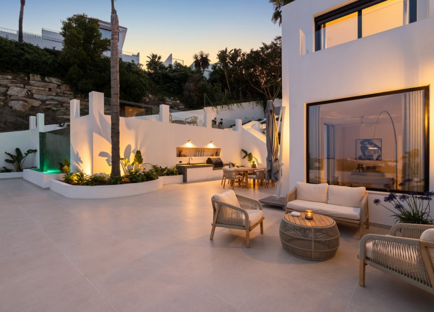 Resale - House - Detached Villa - Marbella - Nueva Andalucia