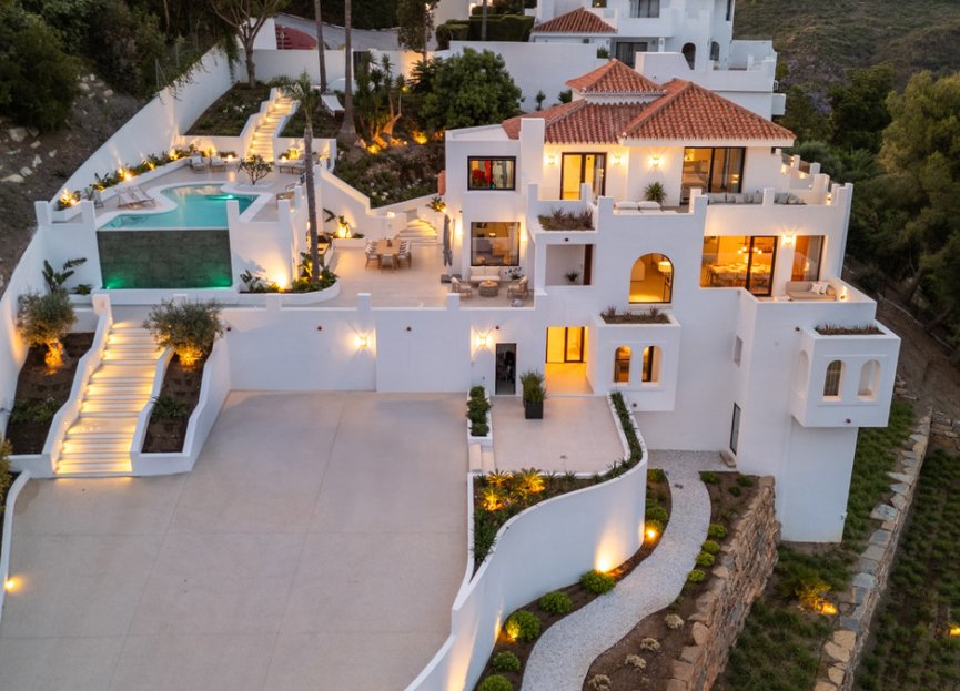 Resale - House - Detached Villa - Marbella - Nueva Andalucia