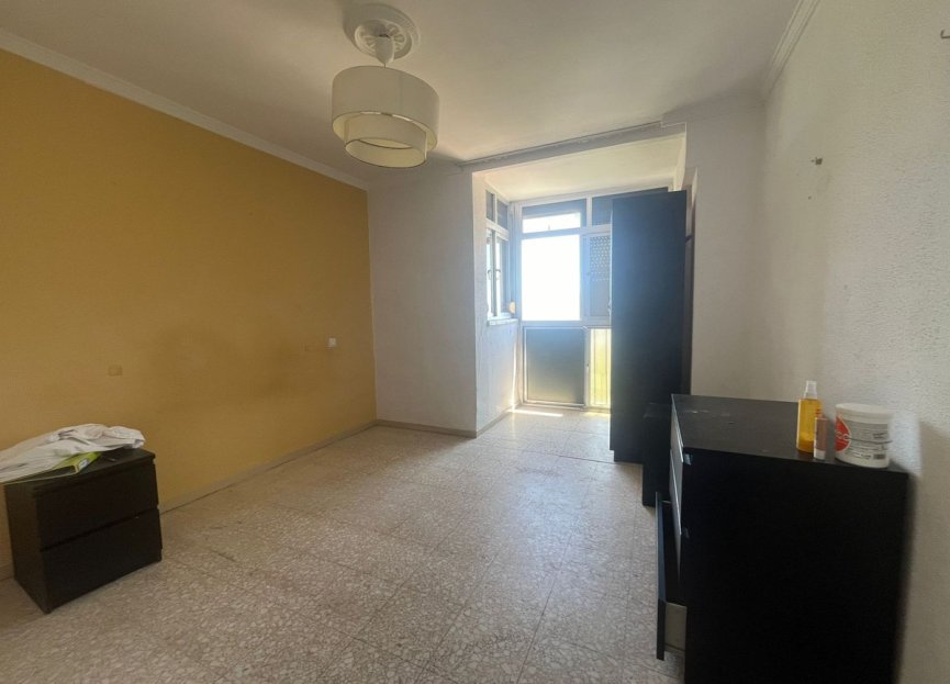 Resale - Apartment - Middle Floor Apartment - Estepona - Estepona Centro
