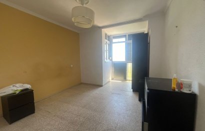 Resale - Apartment - Middle Floor Apartment - Estepona - Estepona Centro