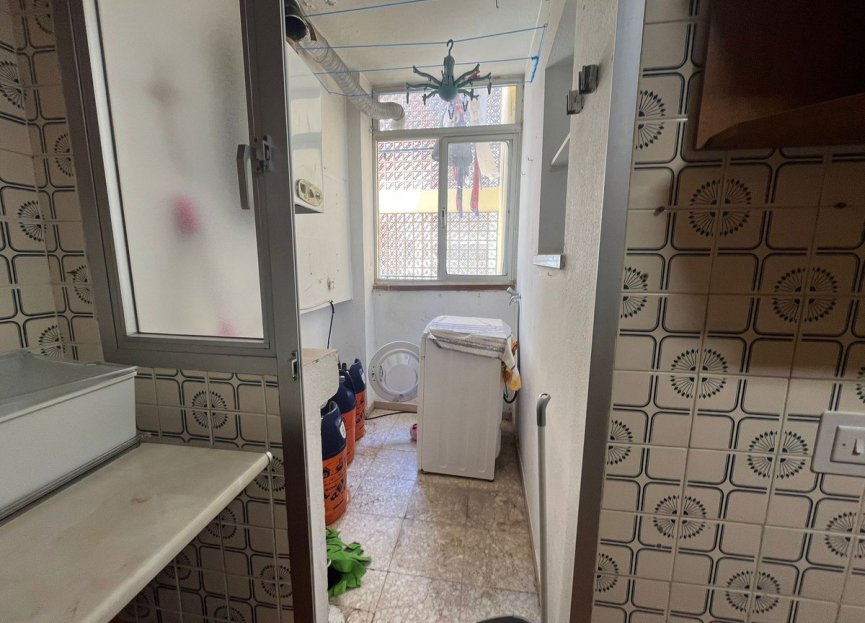 Resale - Apartment - Middle Floor Apartment - Estepona - Estepona Centro