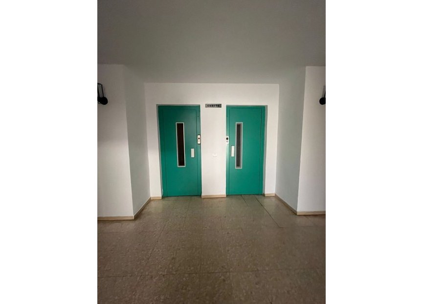 Resale - Apartment - Middle Floor Apartment - Estepona - Estepona Centro