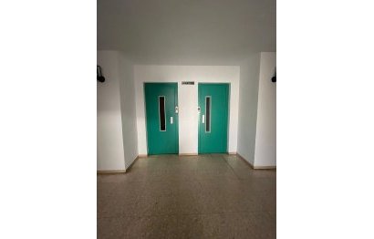 Resale - Apartment - Middle Floor Apartment - Estepona - Estepona Centro