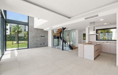 Resale - House - Semi-Detached House - Marbella - Río Real