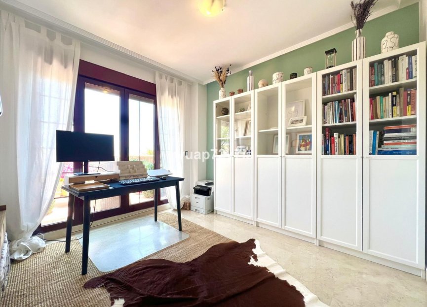 Resale - Apartment - Penthouse - Marbella - La Mairena