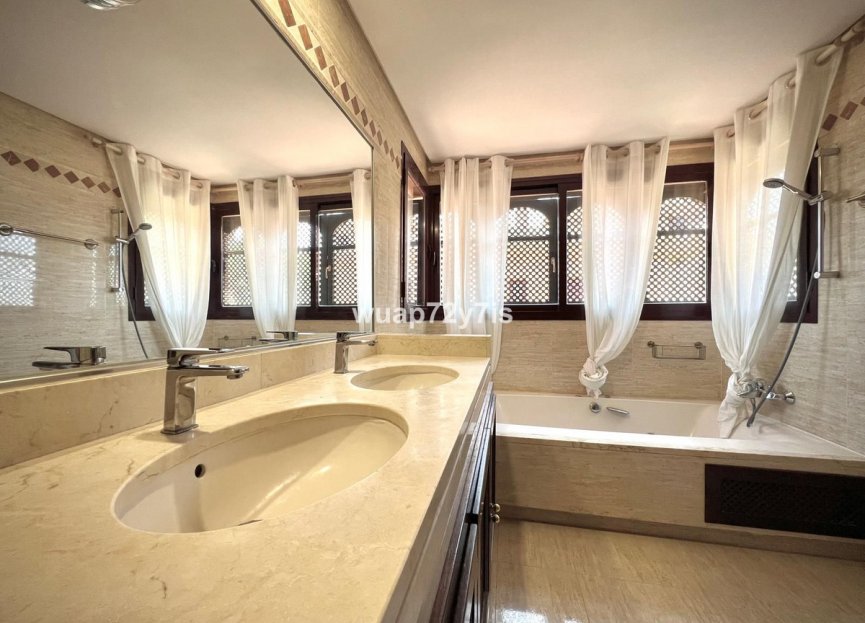 Resale - Apartment - Penthouse - Marbella - La Mairena