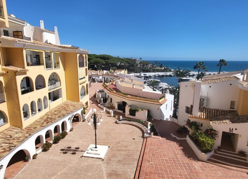 Resale - Apartment - Top Floor Apartment - Marbella - Cabopino