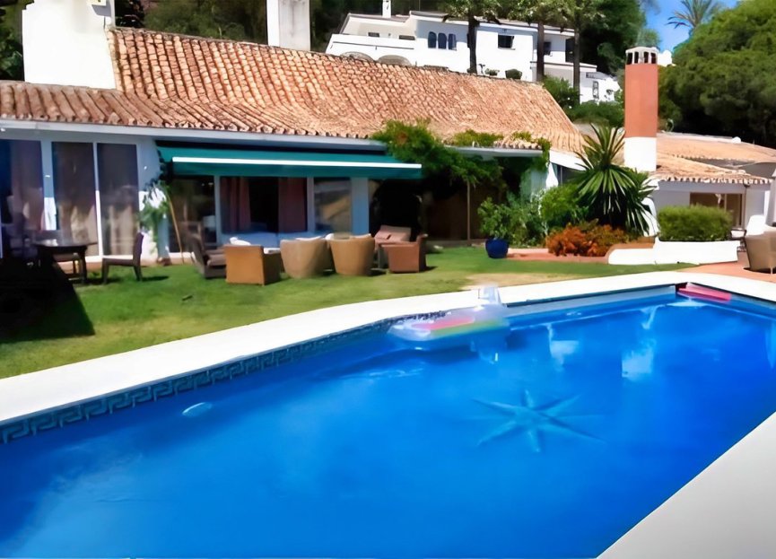 Resale - House - Detached Villa - Marbella - Nueva Andalucia