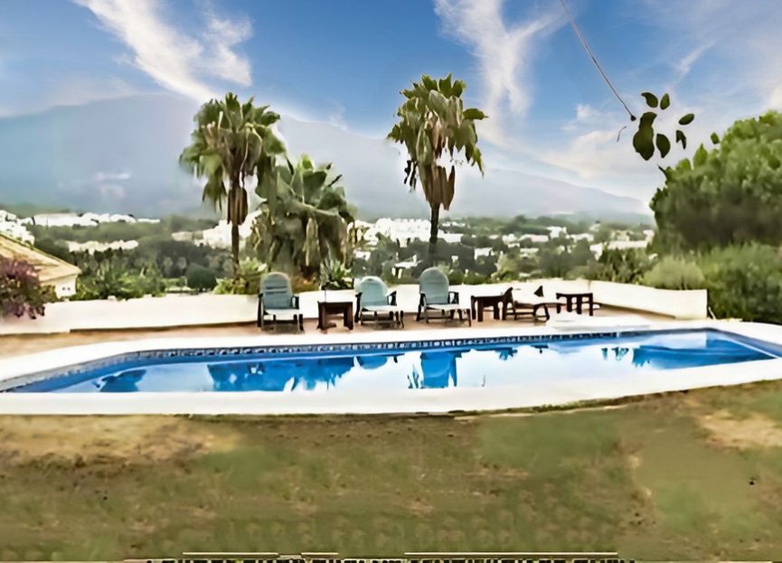 Resale - House - Detached Villa - Marbella - Nueva Andalucia