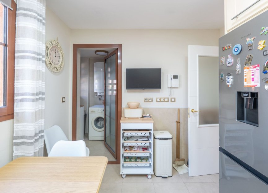 Resale - Apartment - Middle Floor Apartment - Benahavís - Benahavís Centro