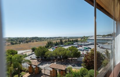 Resale - Apartment - Middle Floor Apartment - Benahavís - Benahavís Centro