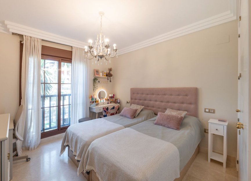 Resale - Apartment - Middle Floor Apartment - Benahavís - Benahavís Centro