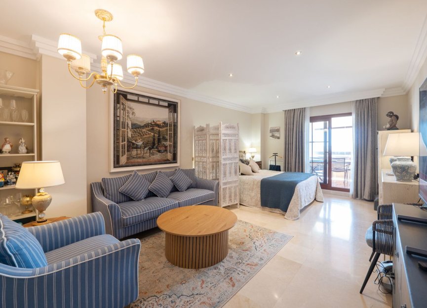 Resale - Apartment - Middle Floor Apartment - Benahavís - Benahavís Centro