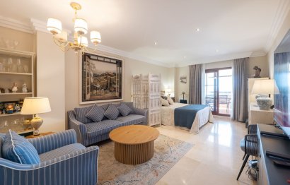 Resale - Apartment - Middle Floor Apartment - Benahavís - Benahavís Centro