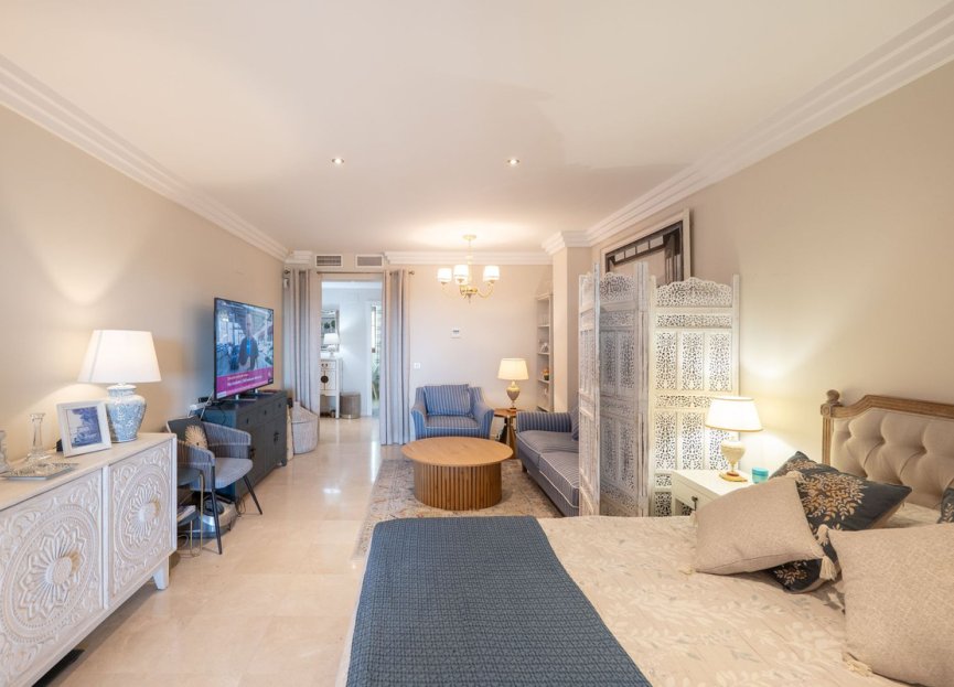 Resale - Apartment - Middle Floor Apartment - Benahavís - Benahavís Centro