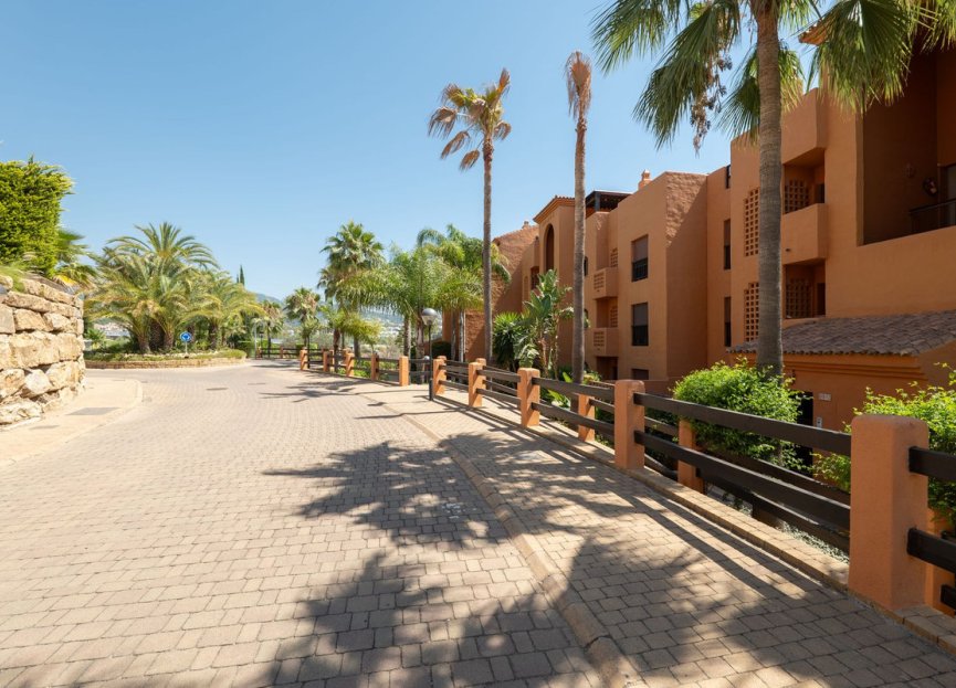 Resale - Apartment - Middle Floor Apartment - Benahavís - Benahavís Centro