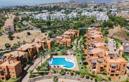 Resale - Apartment - Middle Floor Apartment - Benahavís - Benahavís Centro