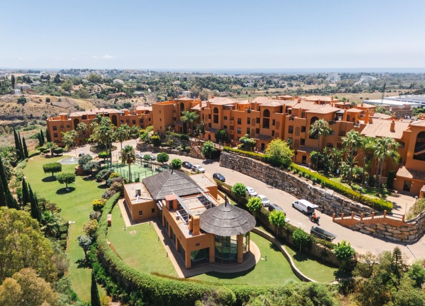 Resale - Apartment - Middle Floor Apartment - Benahavís - Benahavís Centro