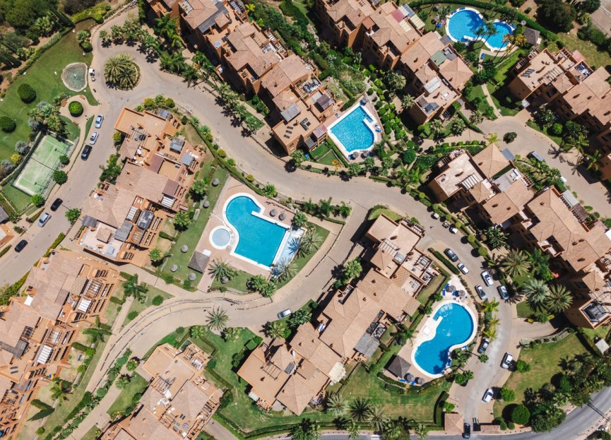 Resale - Apartment - Middle Floor Apartment - Benahavís - Benahavís Centro