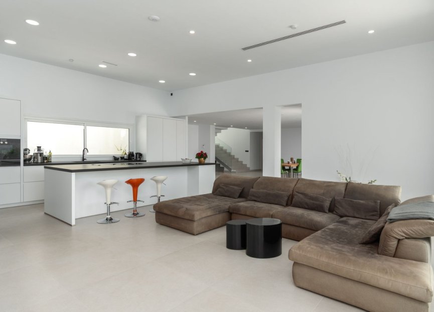 Resale - House - Detached Villa - Marbella - La Mairena