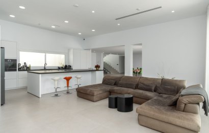 Resale - House - Detached Villa - Marbella - La Mairena