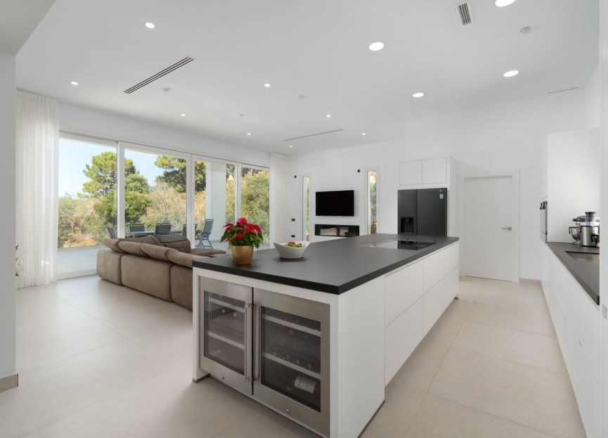 Resale - House - Detached Villa - Marbella - La Mairena