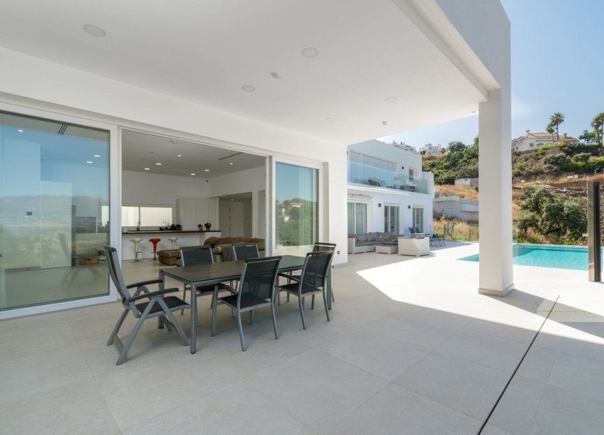 Resale - House - Detached Villa - Marbella - La Mairena