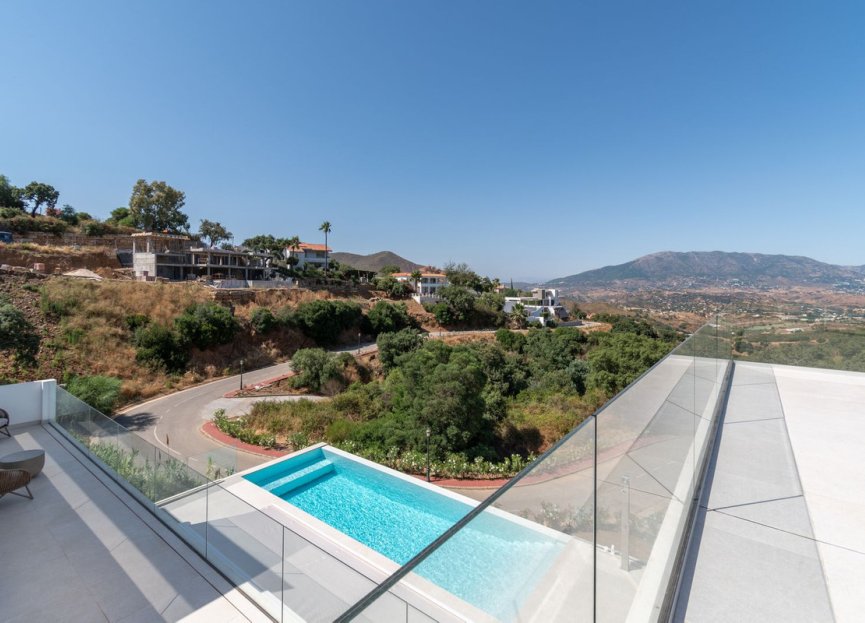 Resale - House - Detached Villa - Marbella - La Mairena