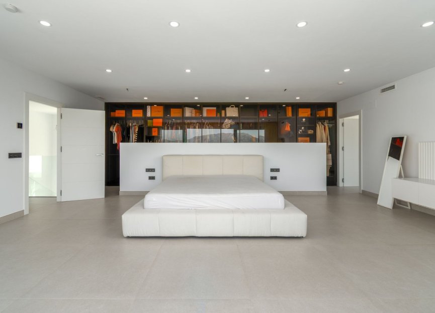 Resale - House - Detached Villa - Marbella - La Mairena