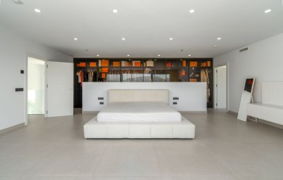 Resale - House - Detached Villa - Marbella - La Mairena