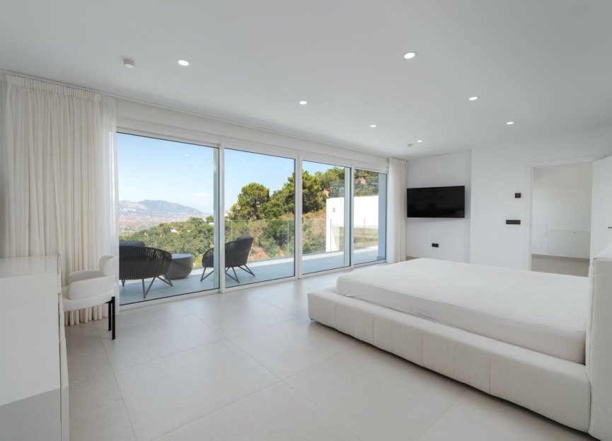 Resale - House - Detached Villa - Marbella - La Mairena