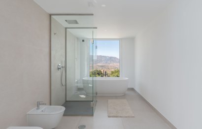 Resale - House - Detached Villa - Marbella - La Mairena