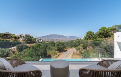 Resale - House - Detached Villa - Marbella - La Mairena